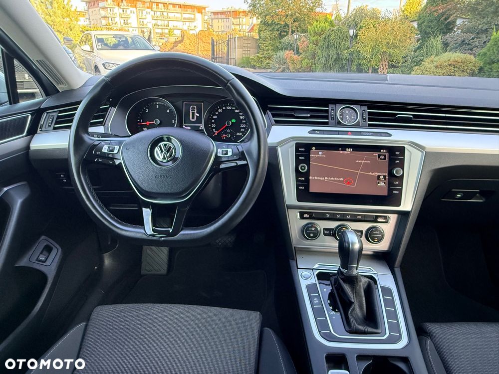 Volkswagen Passat - 19