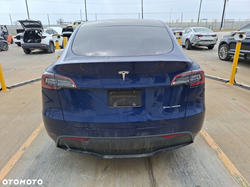 Tesla Y Long Range AWD - 8