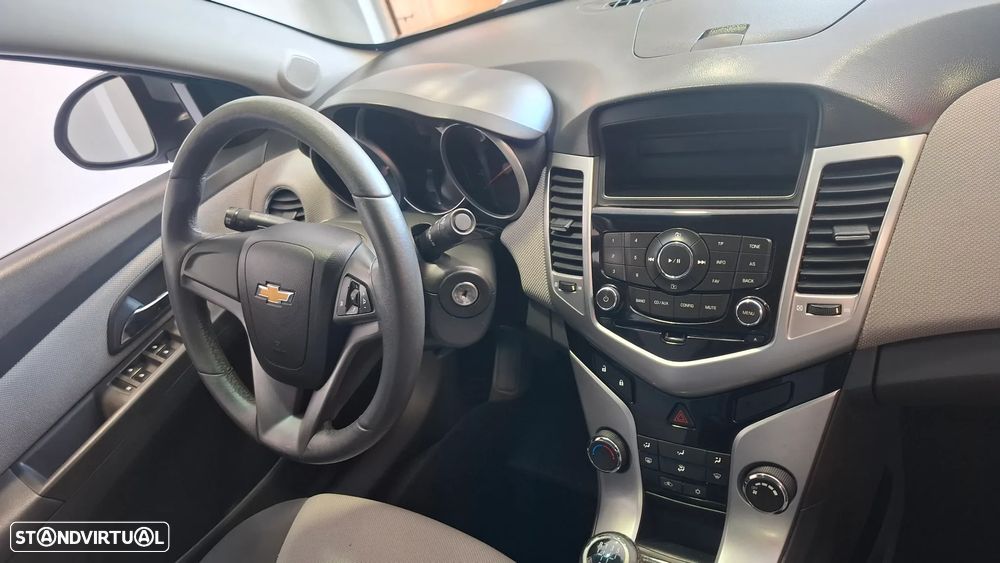 Chevrolet Cruze 1.6 LS - 16