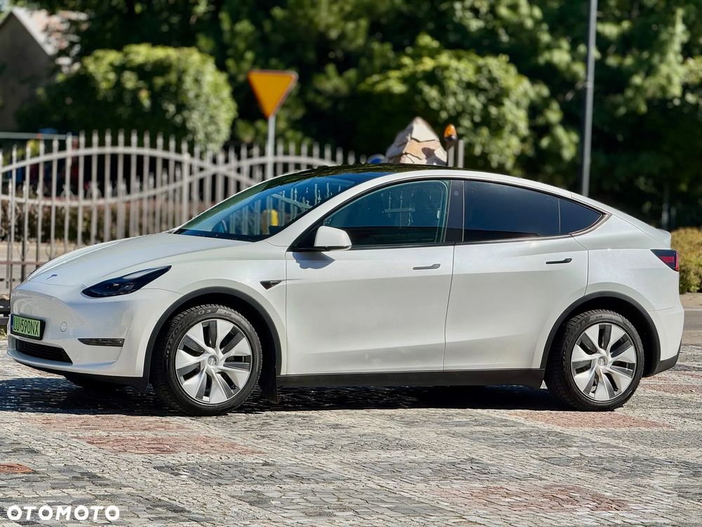 Tesla Model Y - 13