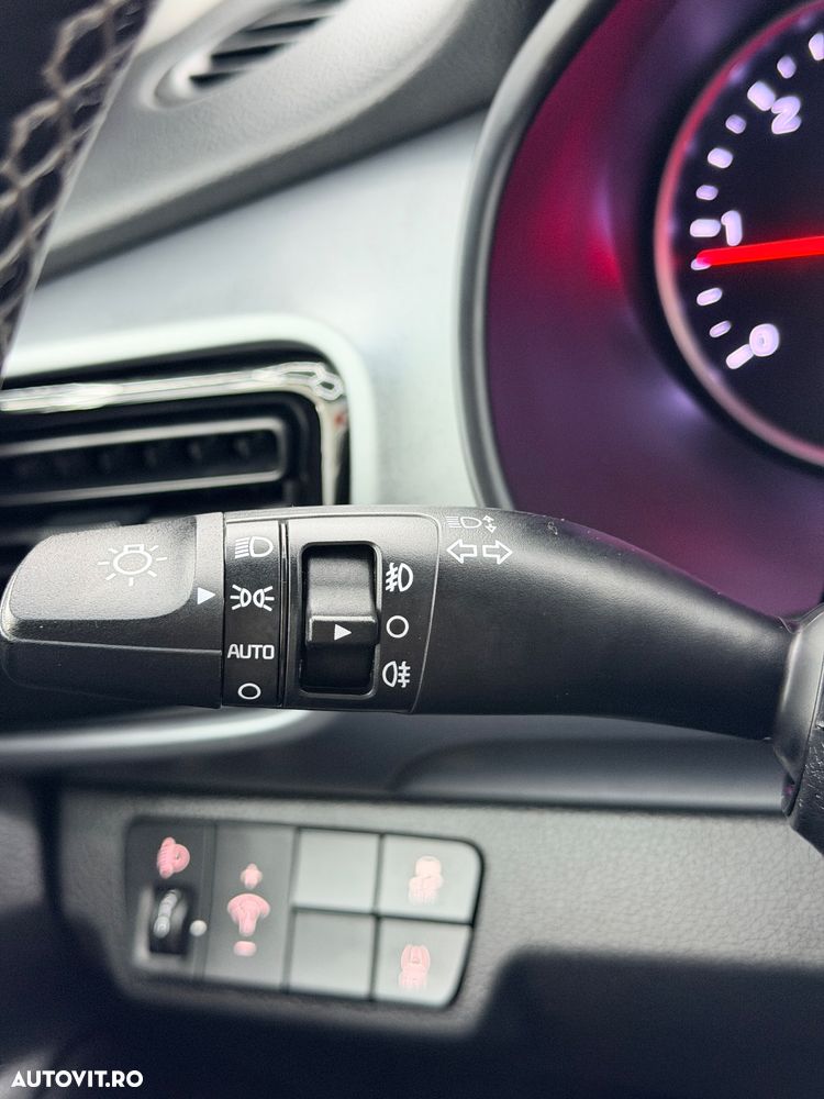 Kia Stonic 1.6 DSL Urban - 29