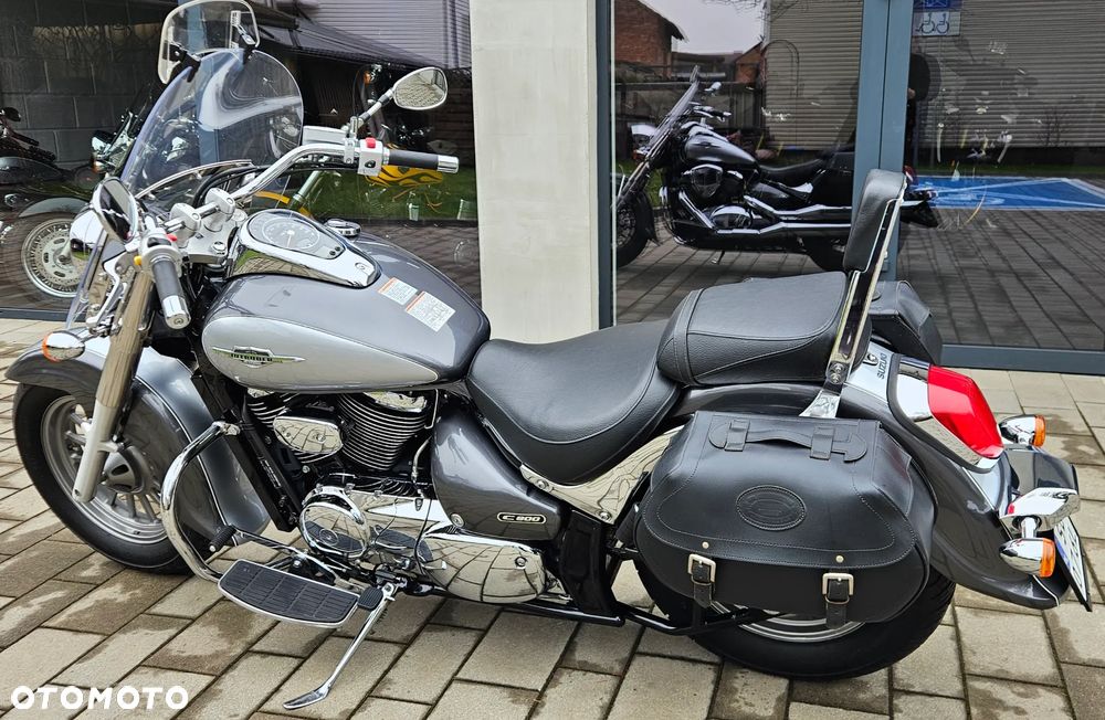Suzuki Intruder - 5