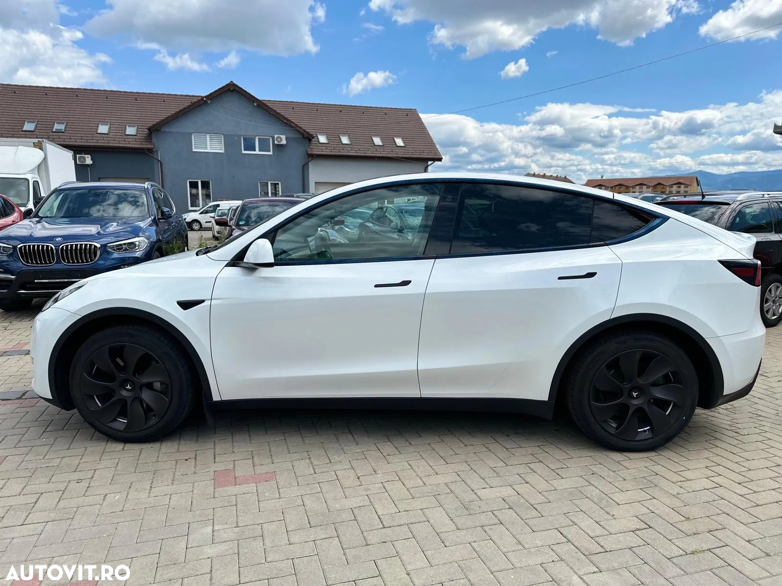 Tesla Model Y Long Range Dual Motor AWD - 14
