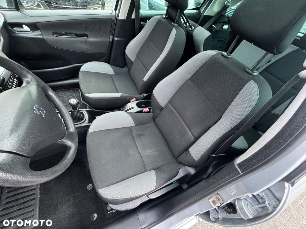 Peugeot 207 95 VTi Urban Style - 10