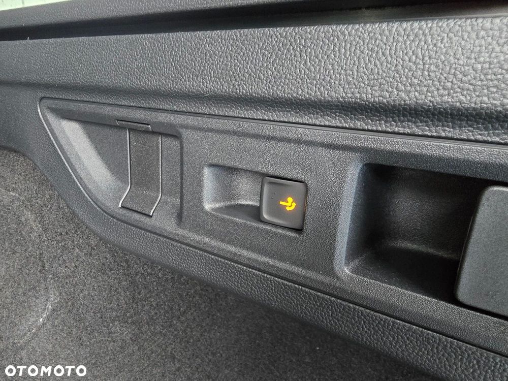 Volkswagen Passat Variant 1.5 TSI ACT mHEV Business Plus DSG - 11