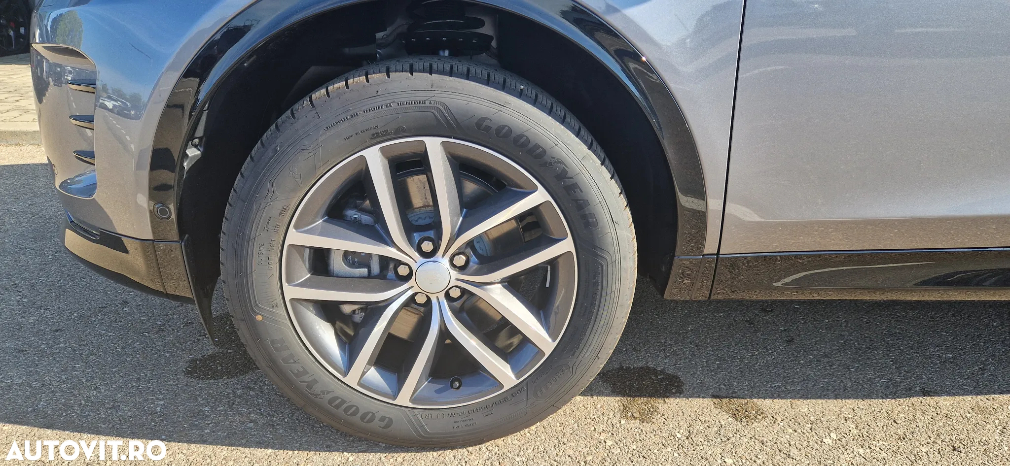 Land Rover Discovery Sport 2.0 D200 R-Dynamic MHEV SE - 6