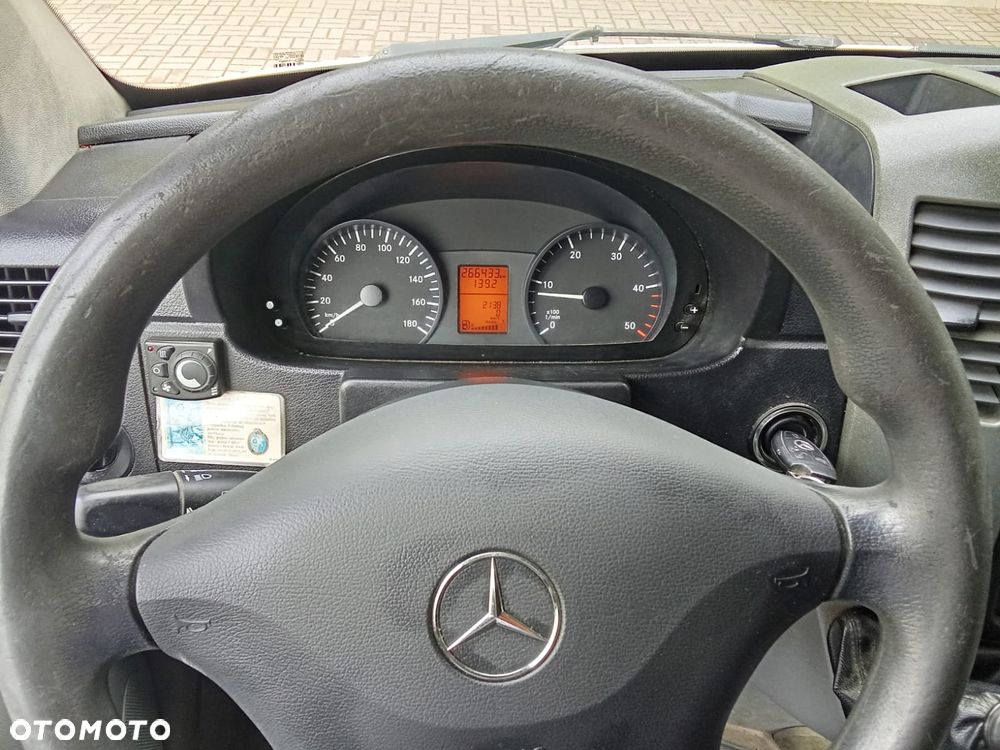Mercedes-Benz Sprinter 906.211 - 15
