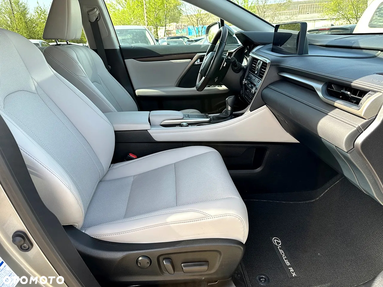Lexus RX - 14