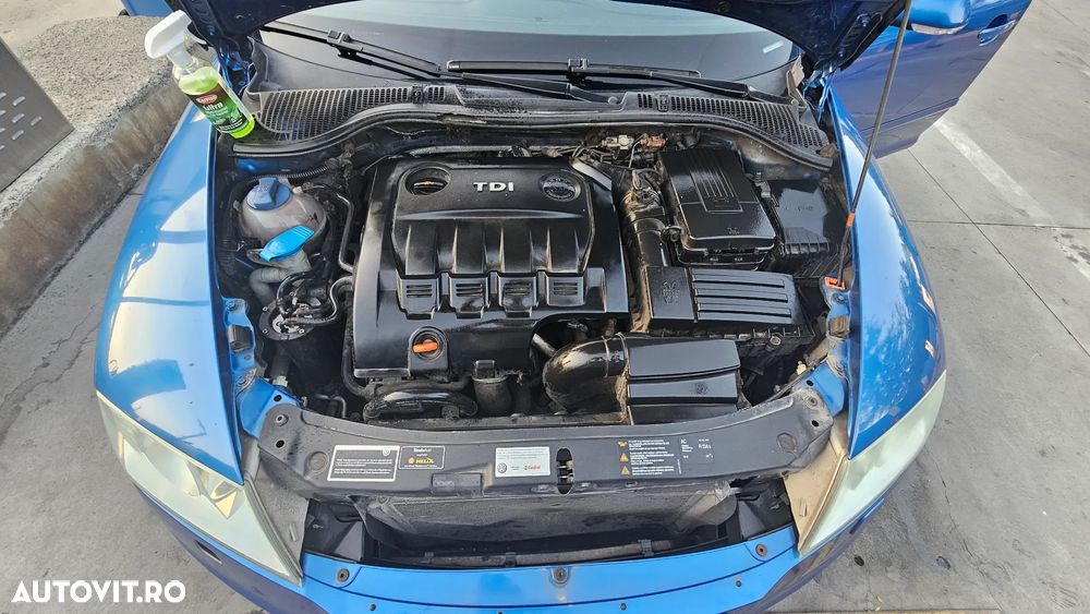 Skoda Octavia Combi 2.0 TDI RS - 27