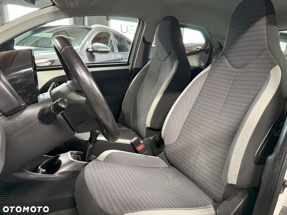 Toyota Aygo x-play connect - 19