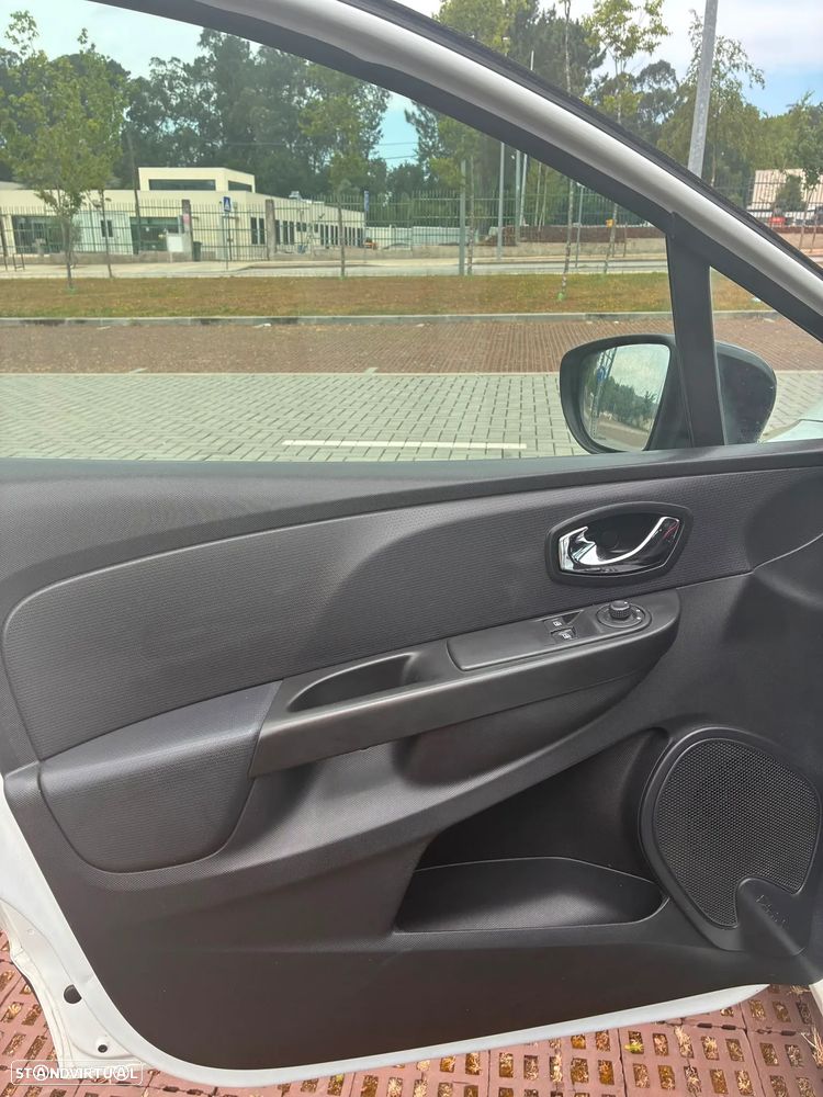 Renault Clio Sport Tourer 1.5 dCi - 23