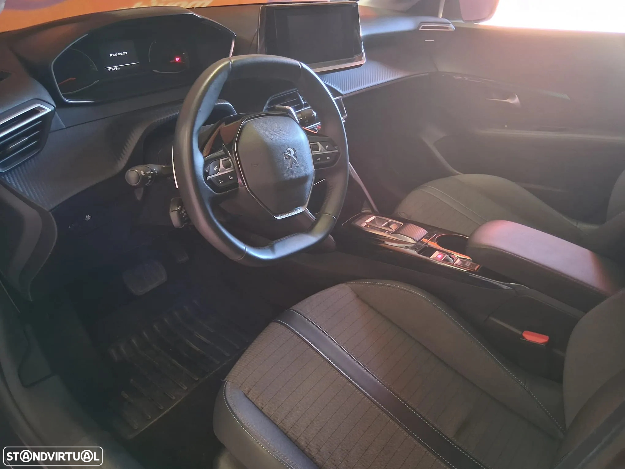 Peugeot 208 1.2 PureTech Allure EAT8 - 4