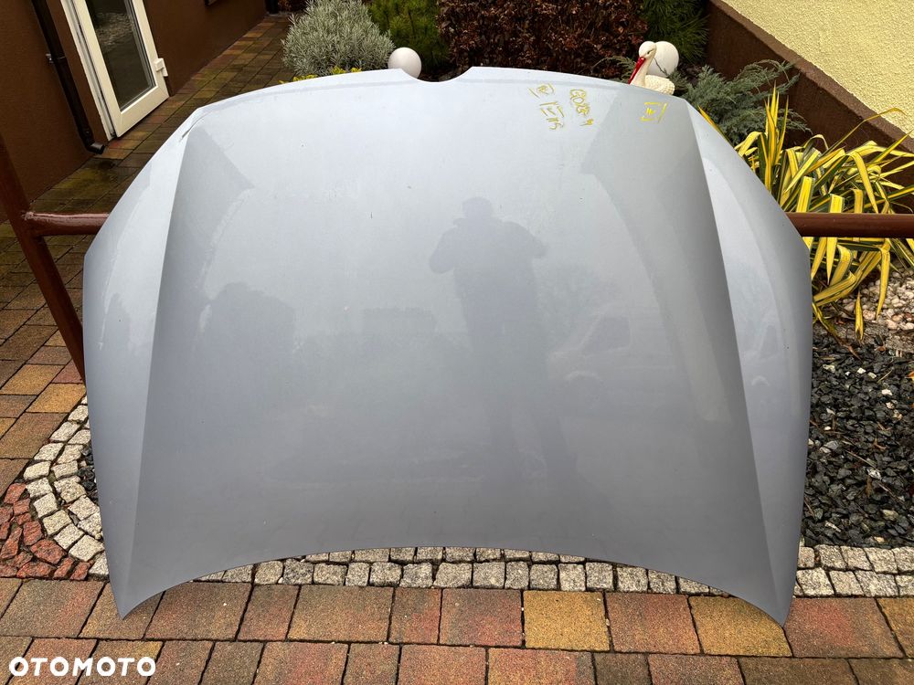 VW Golf 6  Maska silnika - 1