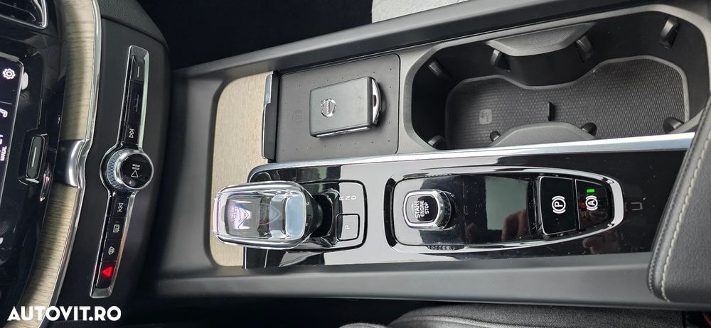Volvo XC 60 T6 AWD AT PHEV Plus Dark - 17