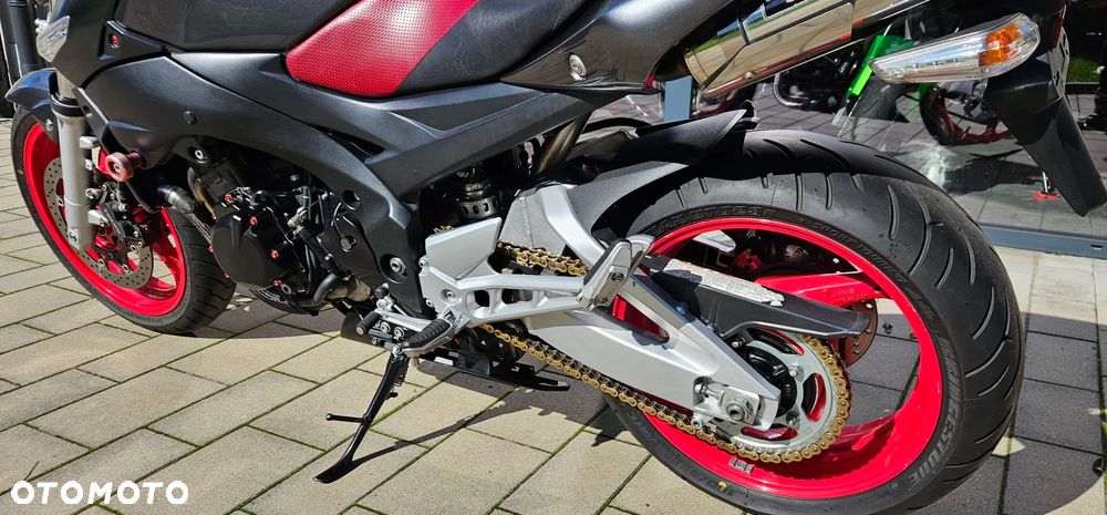 Suzuki GSR - 7