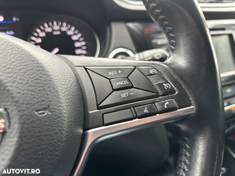 Nissan Qashqai 1.3 DIG-T N-CONNECTA - 24