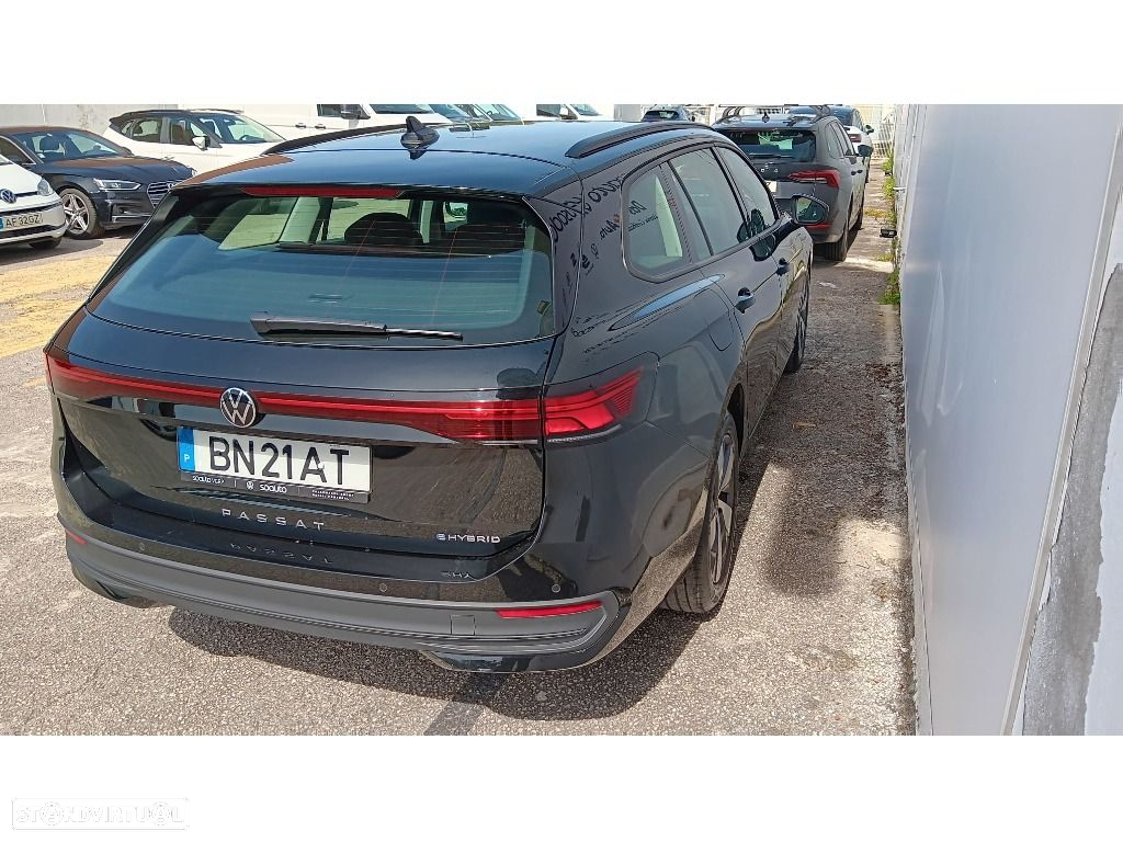 VW Passat Variant - 6