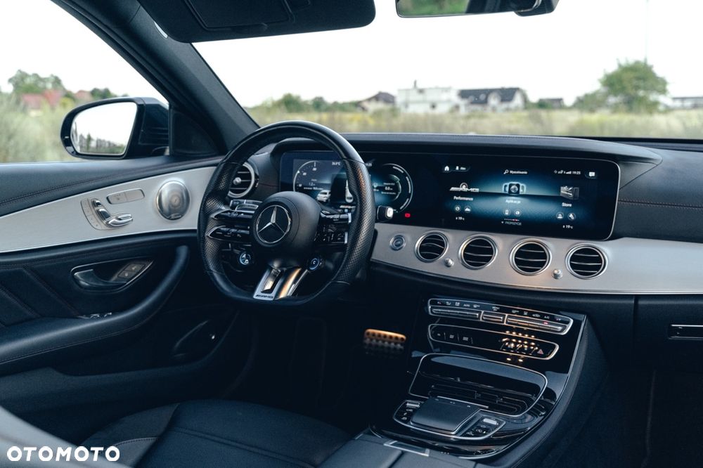 Mercedes-Benz Klasa E AMG 53 4-Matic+ - 33