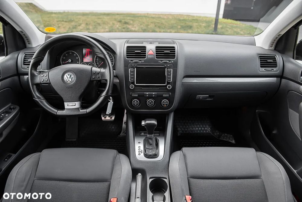 Volkswagen Golf - 25