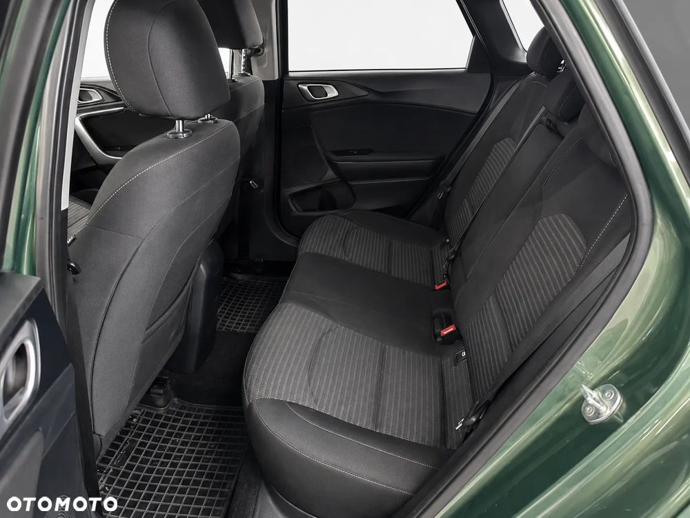 Kia Ceed 1.5 T-GDI M DCT - 11