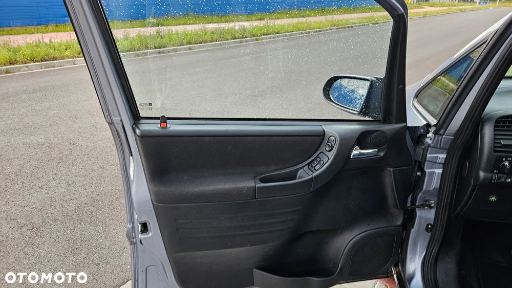Opel Zafira 1.8 16V Comfort - 39