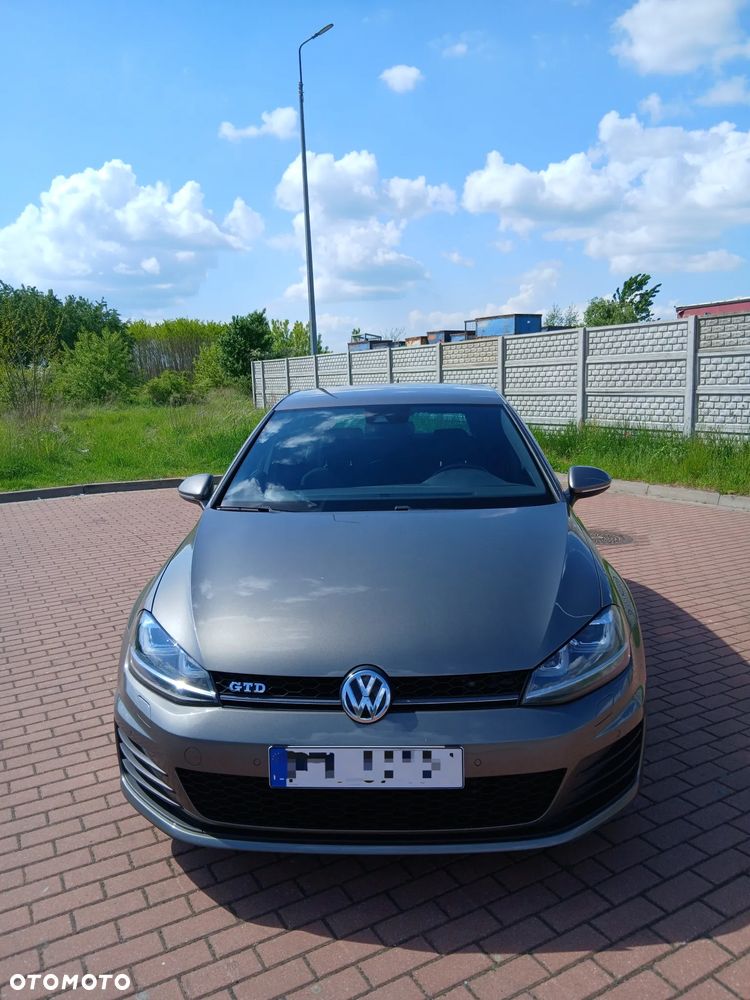 Volkswagen Golf - 2