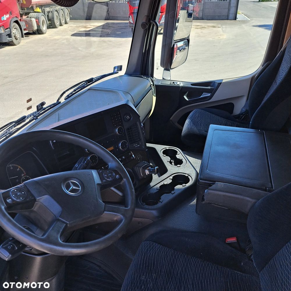 Mercedes-Benz Actros - 8