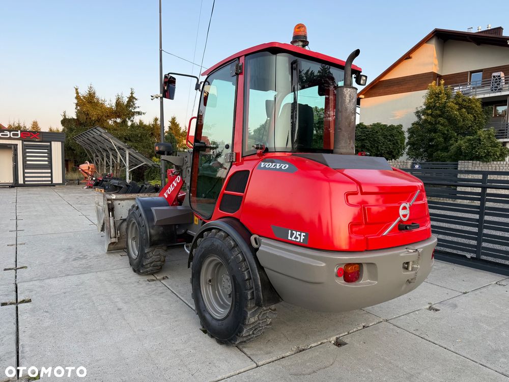 Volvo L25F - 6