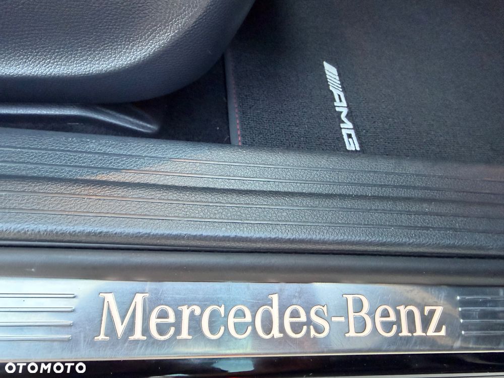 Mercedes-Benz GLA 250 4Matic 7G-DCT AMG Line - 32