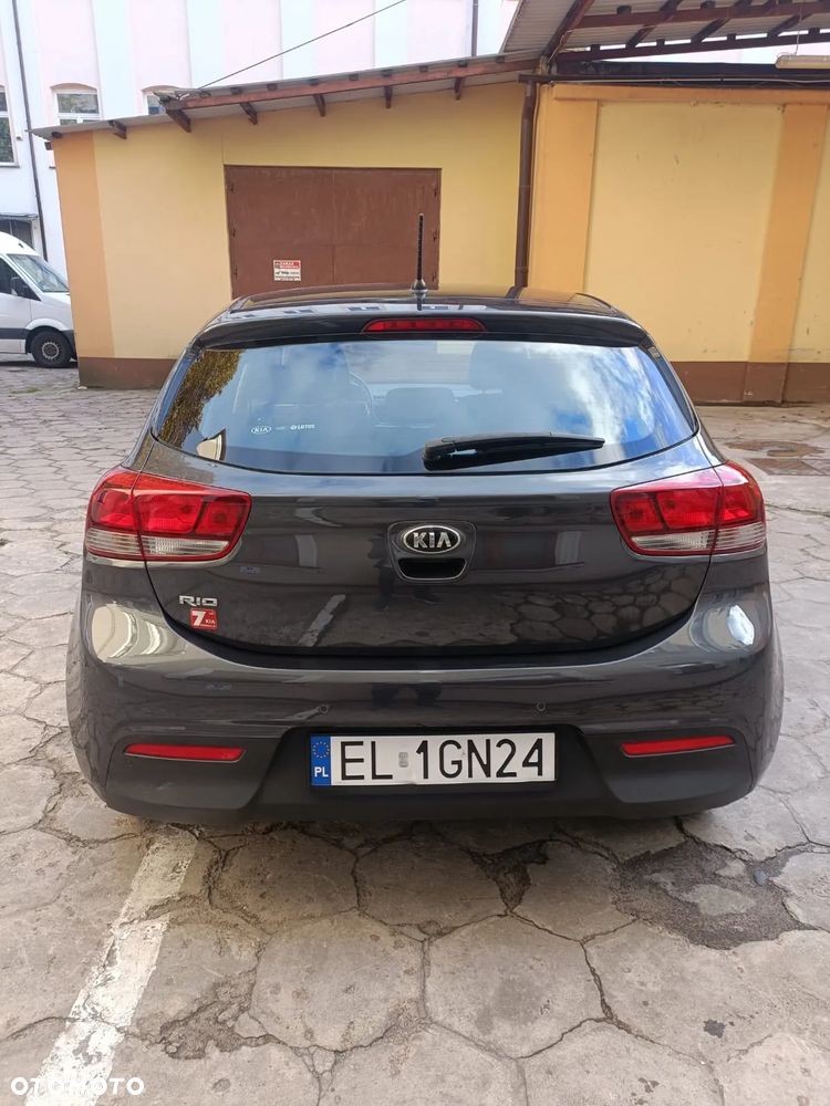 Kia Rio 1.4 L - 6