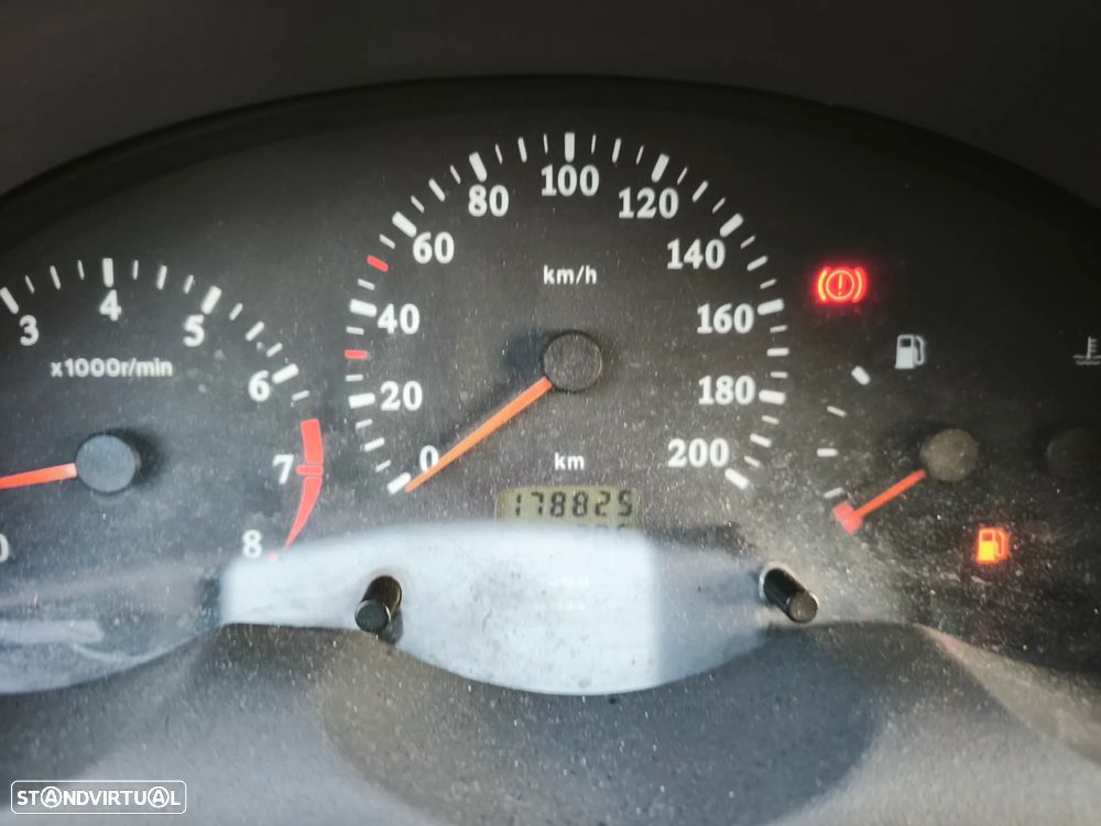 Nissan Micra 1.0 Elegance AC - 5