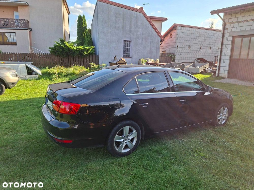 Volkswagen Jetta - 4