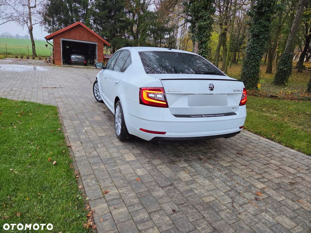 Skoda Octavia 2.0 TDI 4x4 L&K DSG - 3