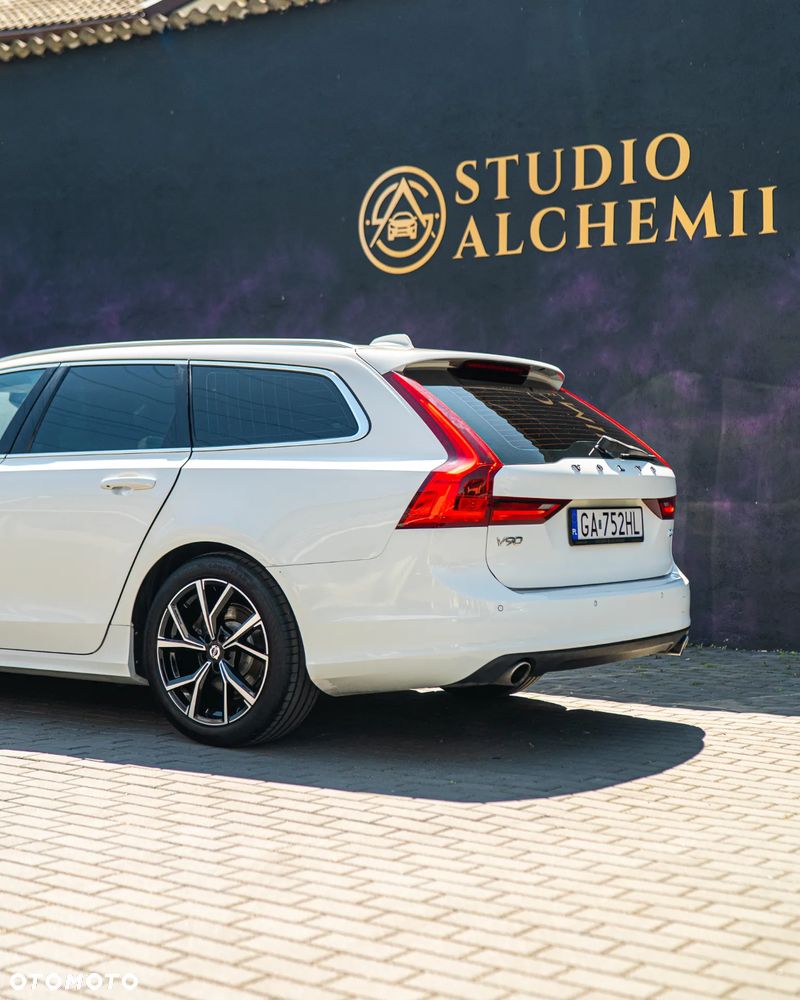 Volvo V90 D4 Momentum - 8