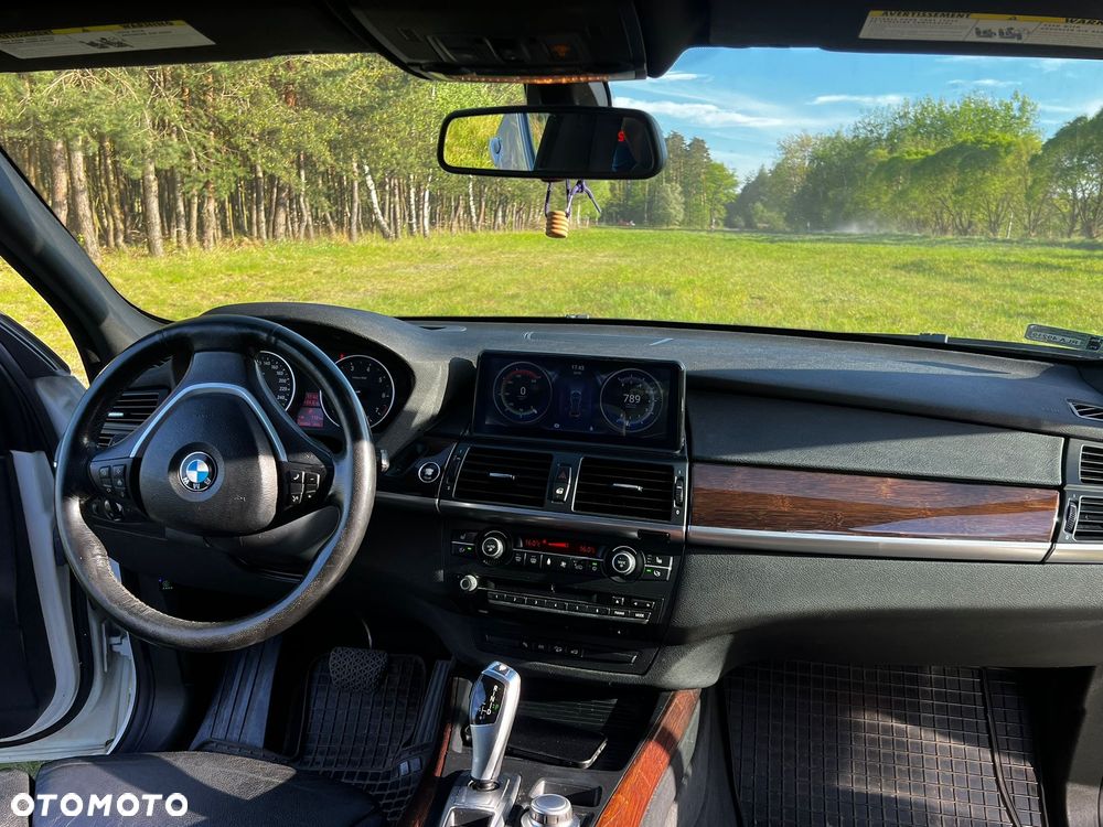 BMW X5 4.8i xDrive - 24