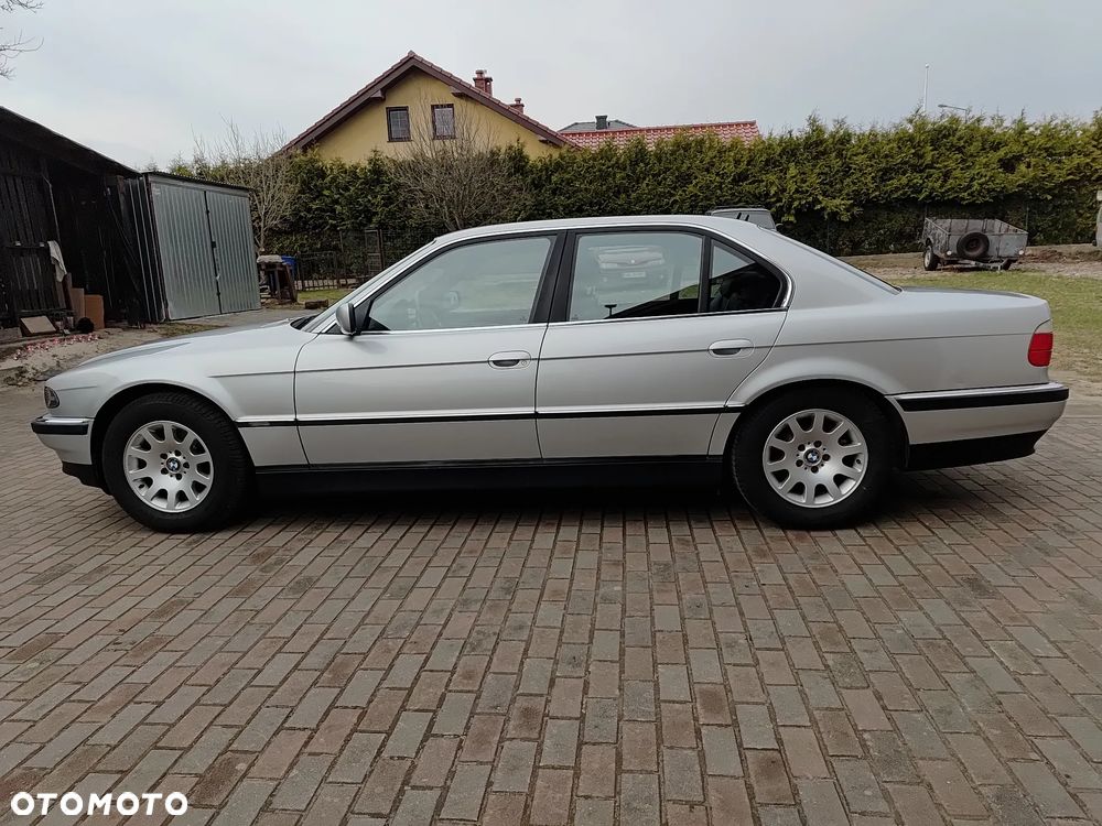 BMW Seria 7 740i - 3