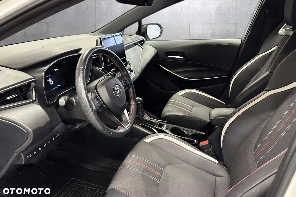 Toyota Corolla 1.8 Hybrid Team Deutschland - 13