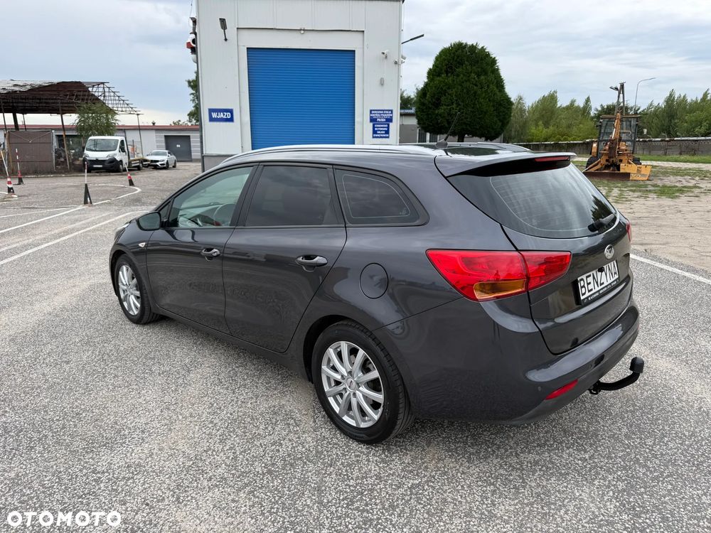 Kia Ceed 1.6 GDI Dream Team Edition - 32