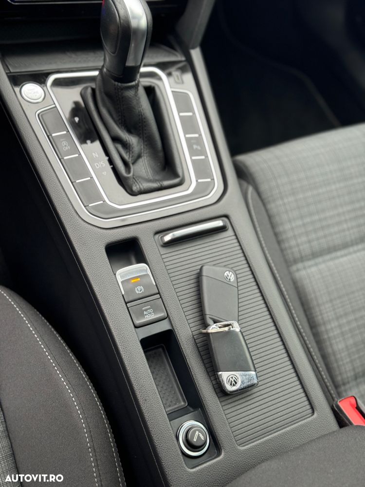 Volkswagen Passat 2.0 TDI SCR DSG Conceptline - 10