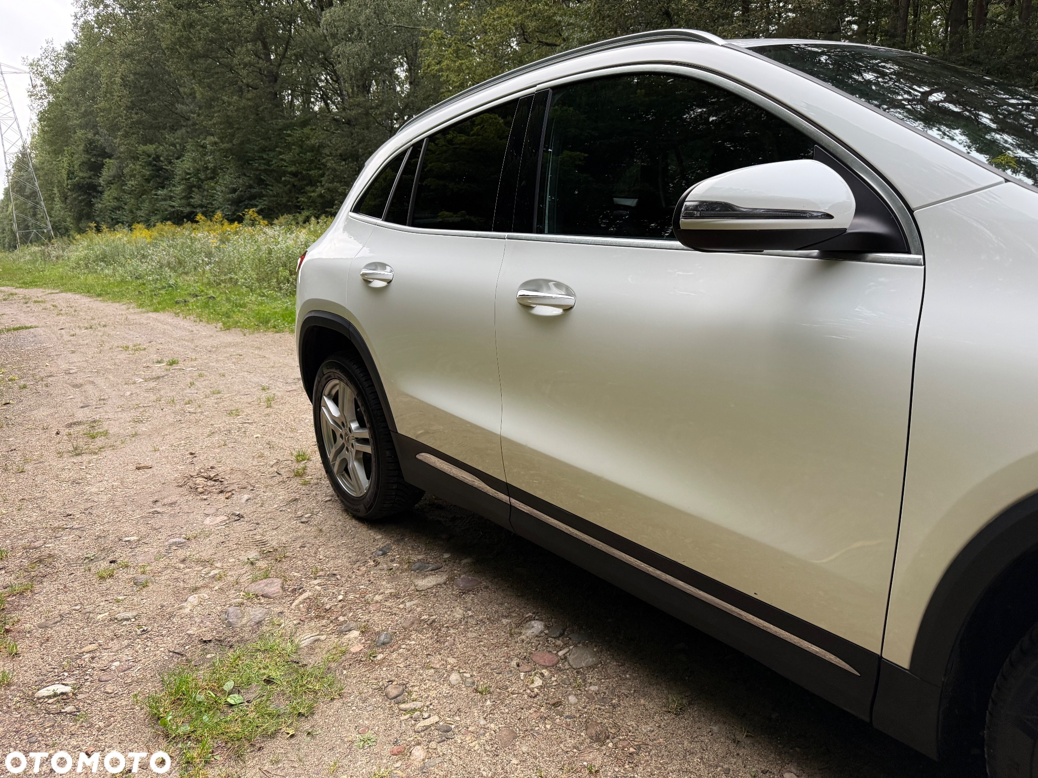 Mercedes-Benz GLA - 12