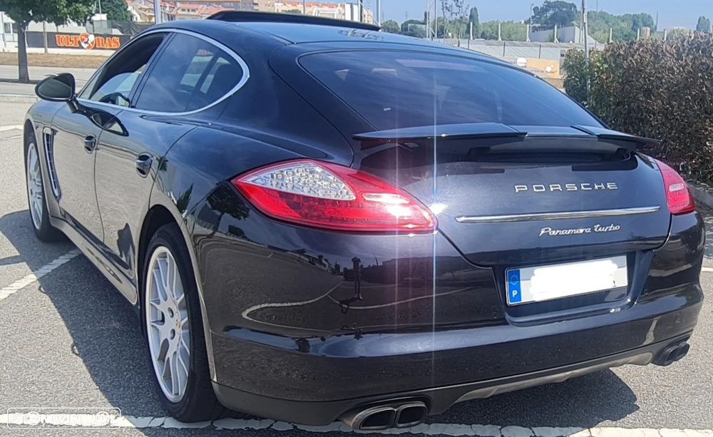 Porsche Panamera Turbo PDK - 3