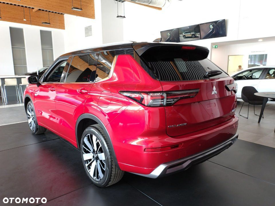Mitsubishi Outlander - 2