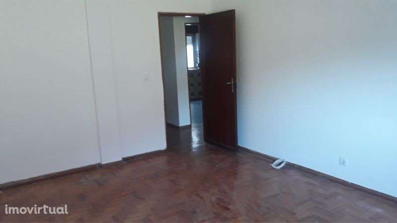 Vivenda V3 zona loures - Grande imagem: 5/5