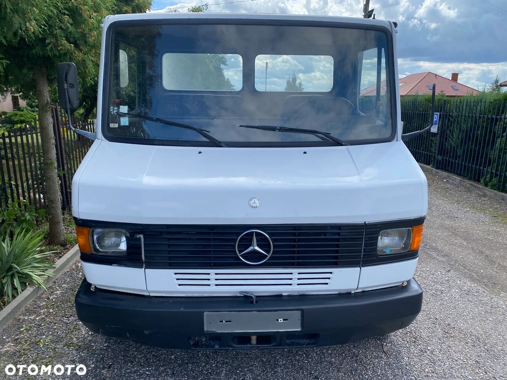 Mercedes-Benz 609D - 8