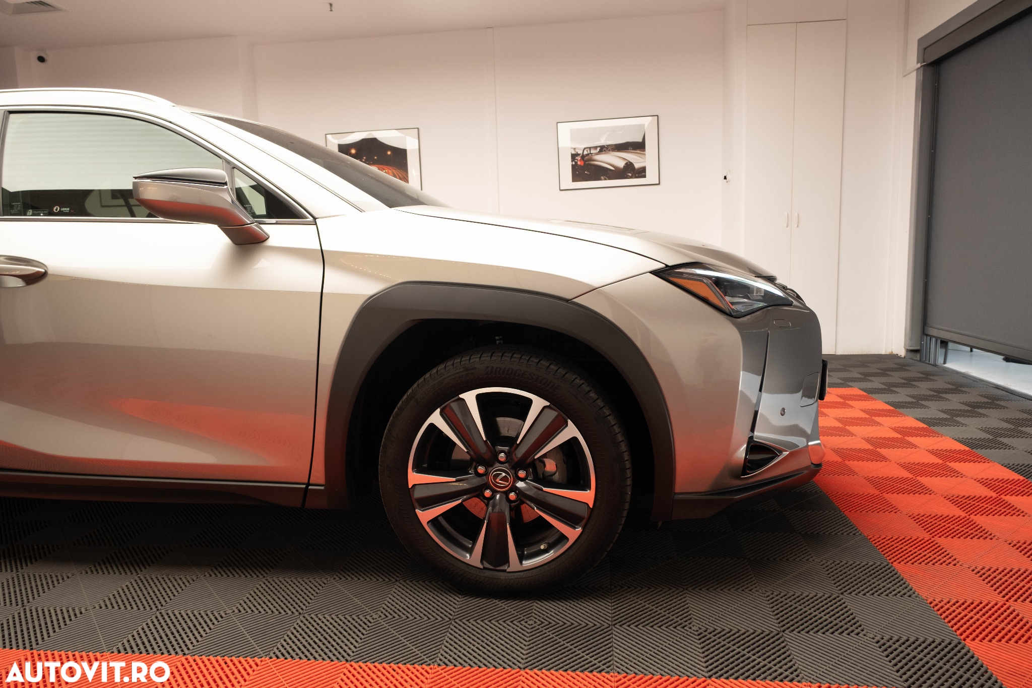 Lexus UX 250h FWD Executive - 8