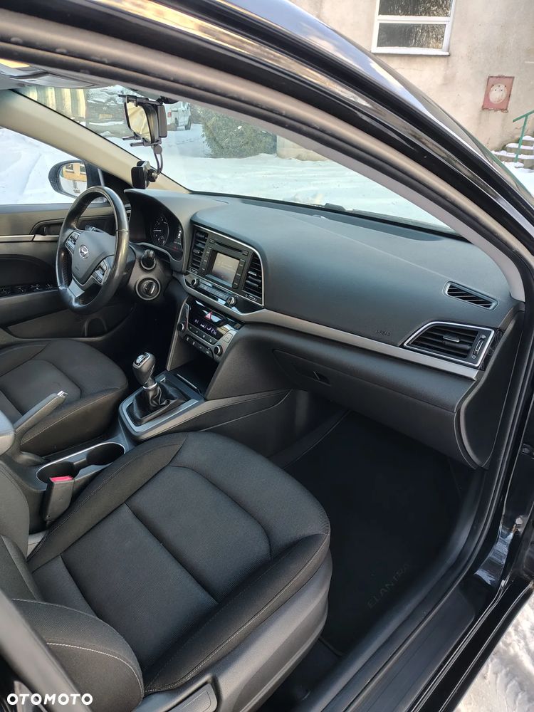 Hyundai Elantra 1.6 Comfort - 21