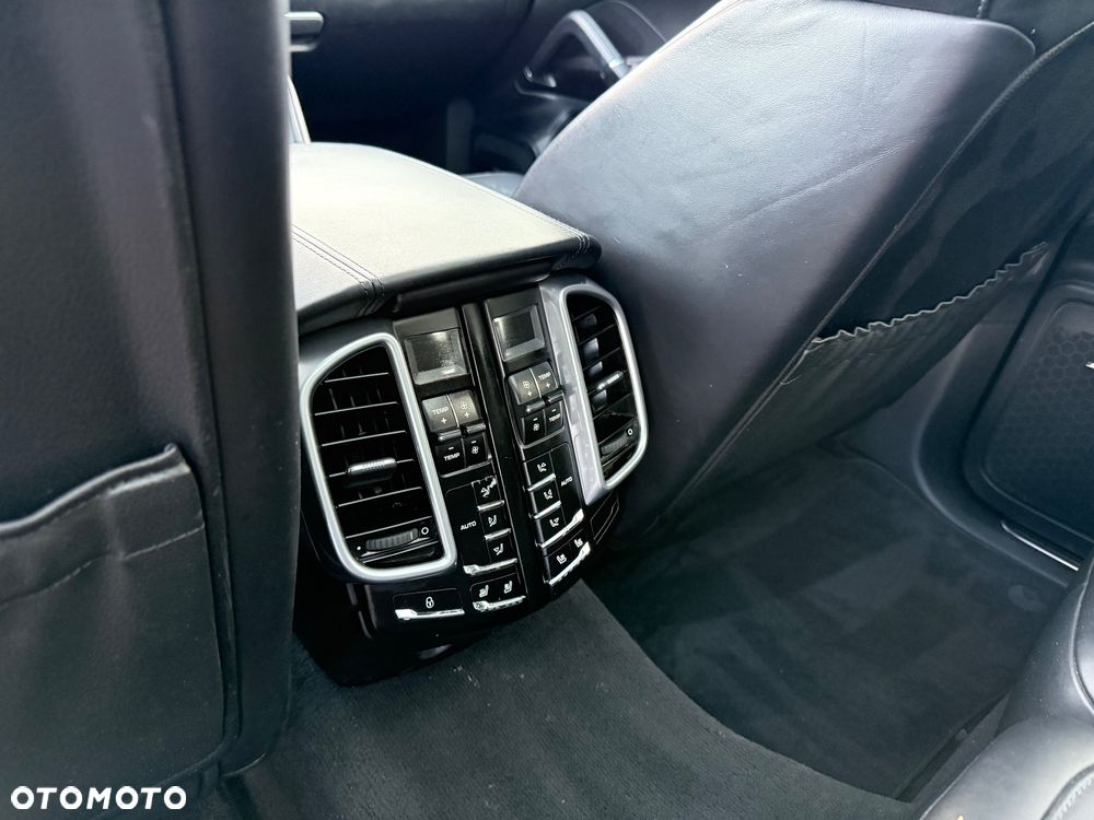 Porsche Cayenne Turbo - 30