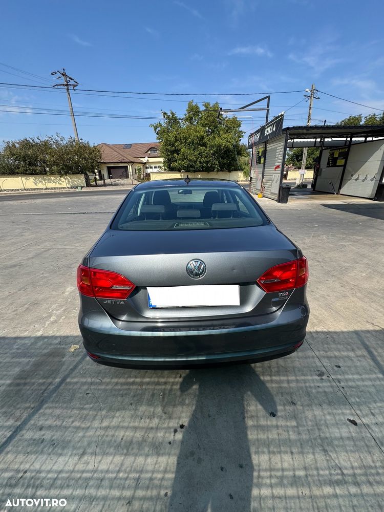 Volkswagen Jetta 1.6 TDI DPF Comfortline - 9