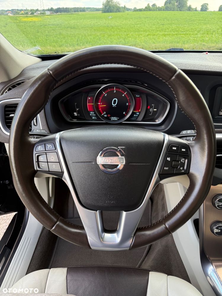 Volvo V40 Cross Country D3 Momentum - 19