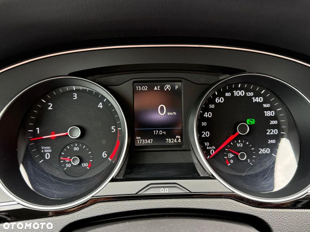 Volkswagen Passat Variant 1.6 TDI SCR DSG Comfortline - 30